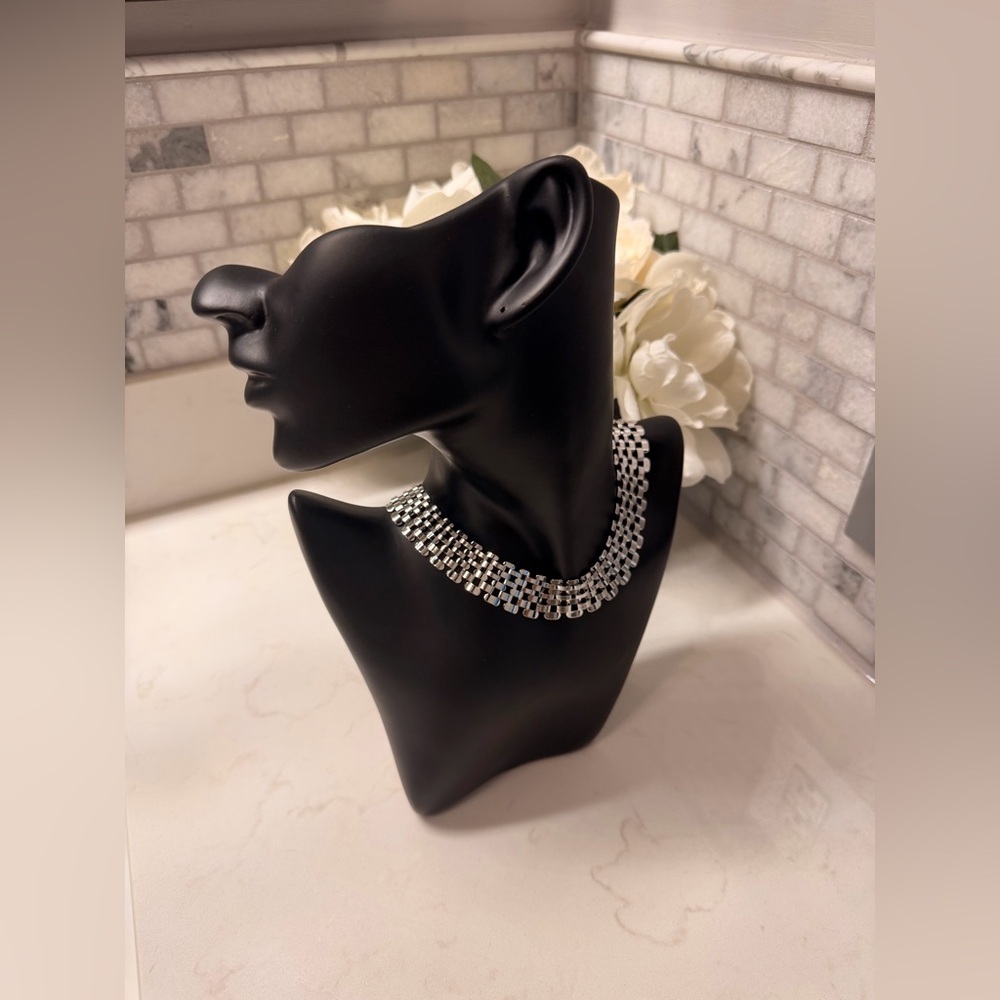 Elegant Silver Necklace